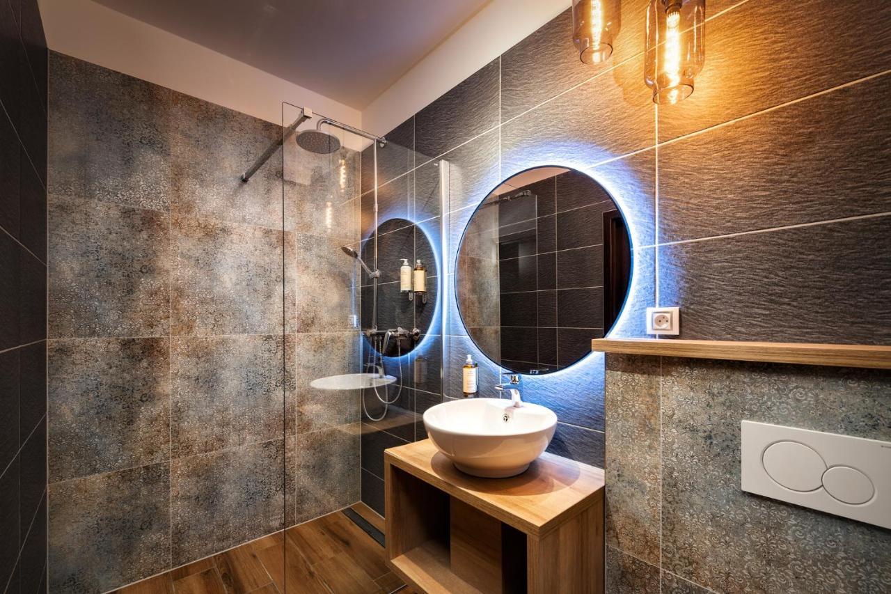 Wine & Wellness Hotel Besedni Dum Вальтице Екстер'єр фото
