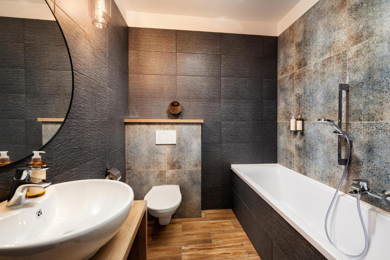 Wine & Wellness Hotel Besedni Dum Вальтице Екстер'єр фото