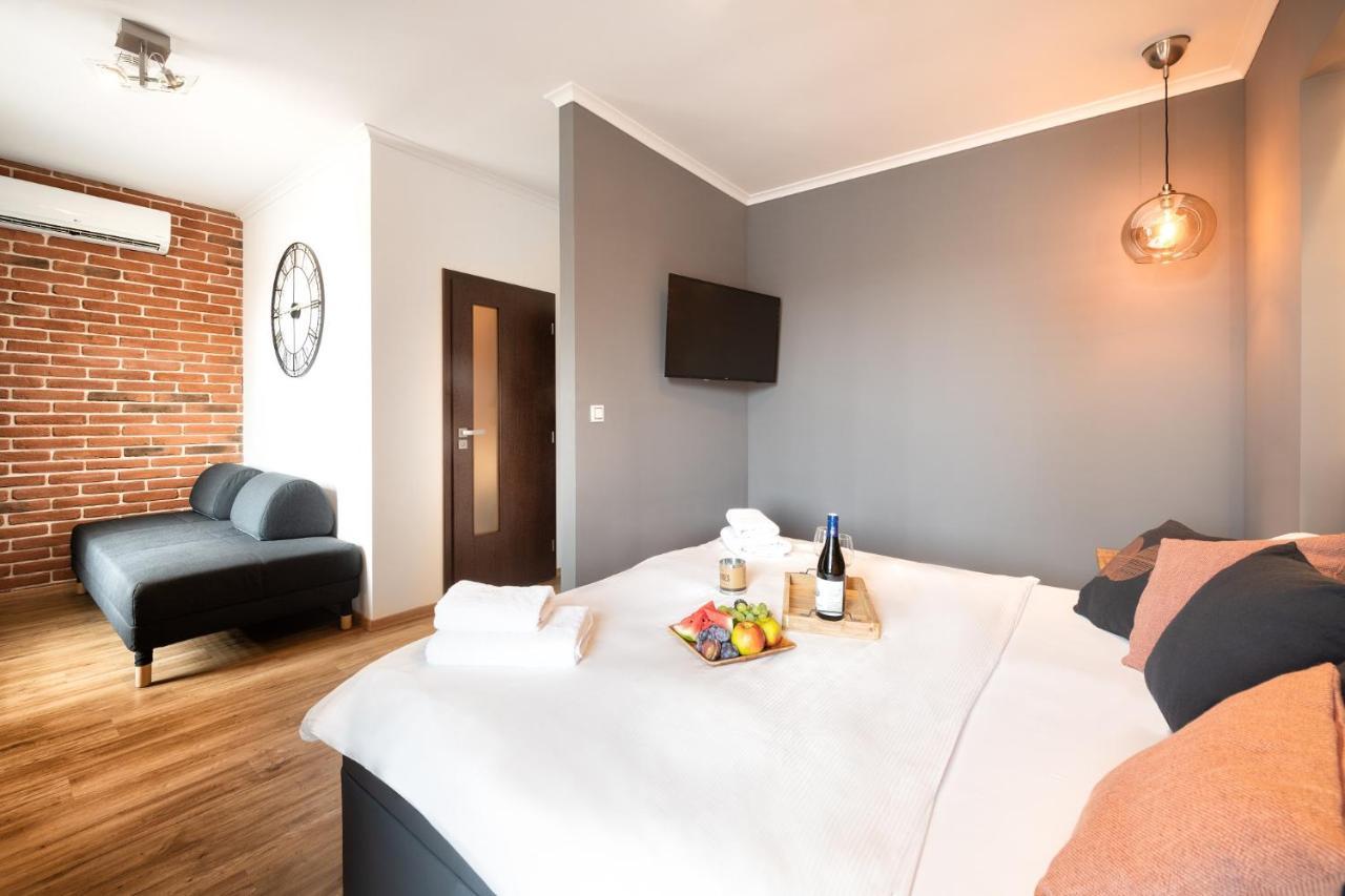 Wine & Wellness Hotel Besedni Dum Вальтице Екстер'єр фото