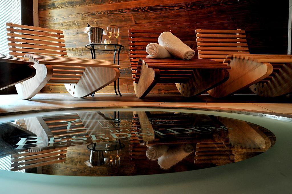 Wine & Wellness Hotel Besedni Dum Вальтице Екстер'єр фото