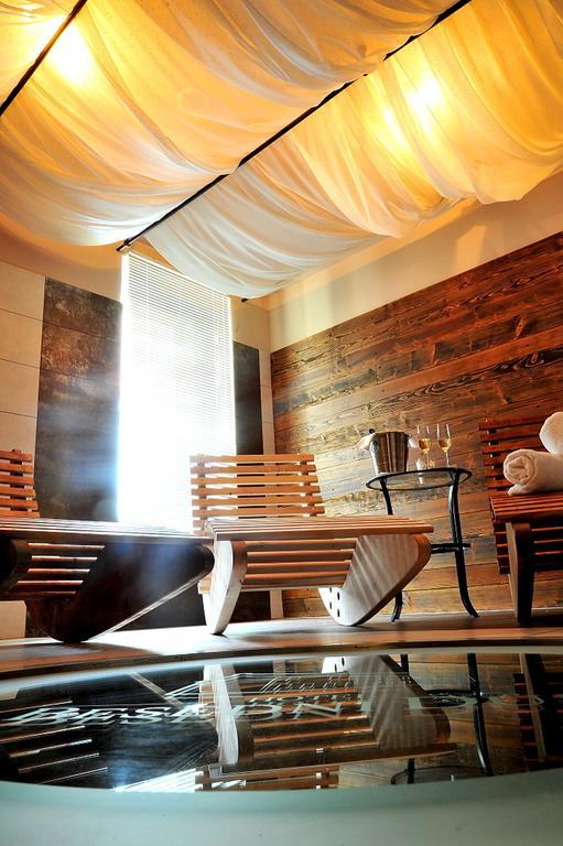Wine & Wellness Hotel Besedni Dum Вальтице Екстер'єр фото